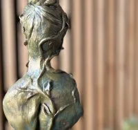 Leslie Di, Artiste compl&egrave;te