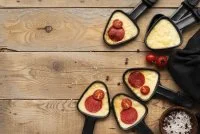 Soir&eacute;e bi&egrave;res et raclette &copy;freepik