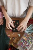 Atelier cr&eacute;atif : Cr&eacute;er votre bracelet de super-h&eacute;ros &copy;freepik