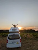 van_amenage_gvan_nature_evasion_liberte_toit_relevable_road_trip_en_van_montpellier &copy; Ali&eacute;nor AUGUSTE-BOUFFART