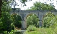 G&icirc;te Marion_rivi&egrave;re.pont.p &copy; Lambert
