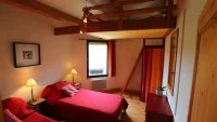 Chambre 2 lits simples et 1 lit double sur mezzanine &copy; Stacia Petit