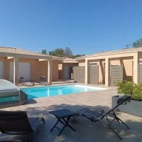 Terasse piscine &copy; Chante-C&eacute;vennes